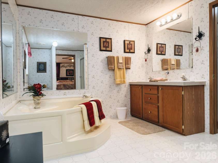 2391 Hickory Knoll Road, Franklin, NC 28734.  MLS# CAR4395956, YatesRealty ID 33418. 