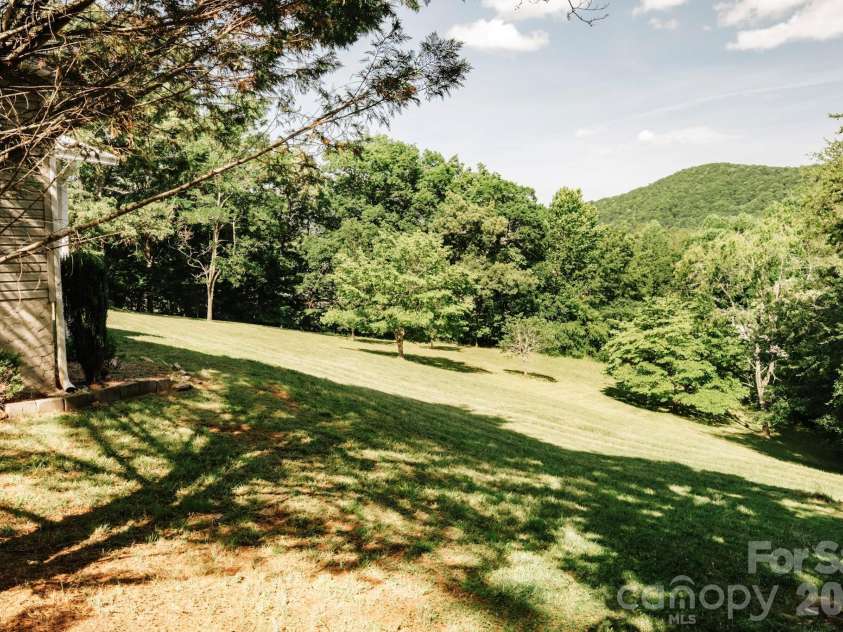 2391 Hickory Knoll Road, Franklin, NC 28734.  MLS# CAR4395956, YatesRealty ID 33418. 