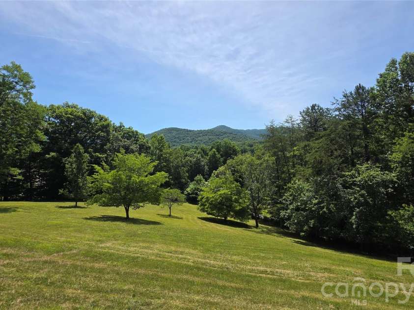 2391 Hickory Knoll Road, Franklin, NC 28734.  MLS# CAR4395956, YatesRealty ID 33418. 