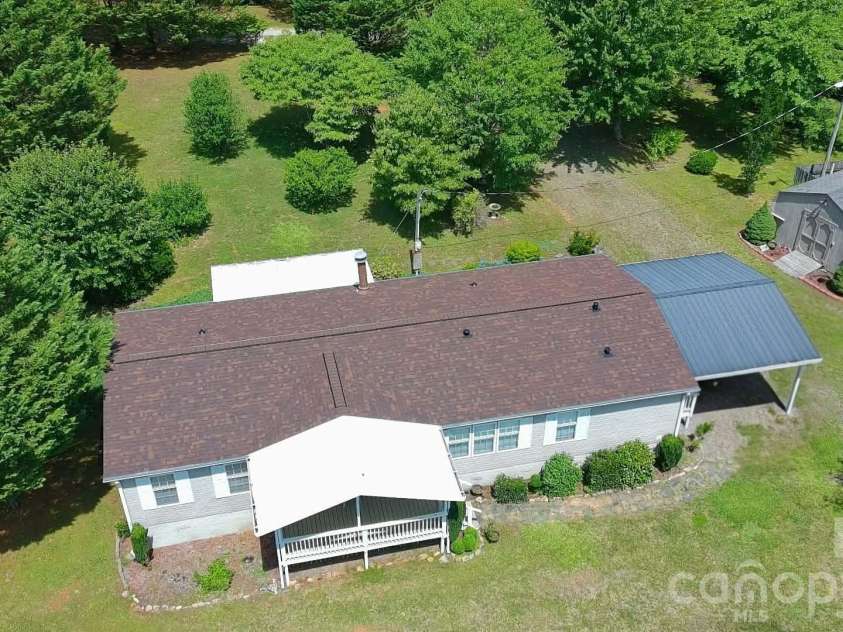 2391 Hickory Knoll Road, Franklin, NC 28734.  MLS# CAR4395956, YatesRealty ID 33418. 
