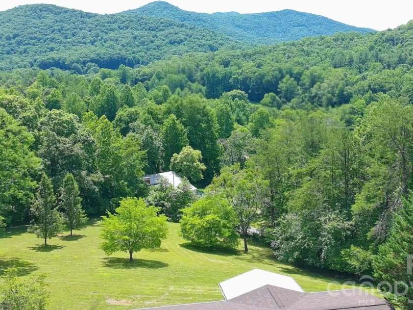 2391 Hickory Knoll Road, Franklin, NC 28734.  MLS# CAR4395956, YatesRealty ID 33418. 