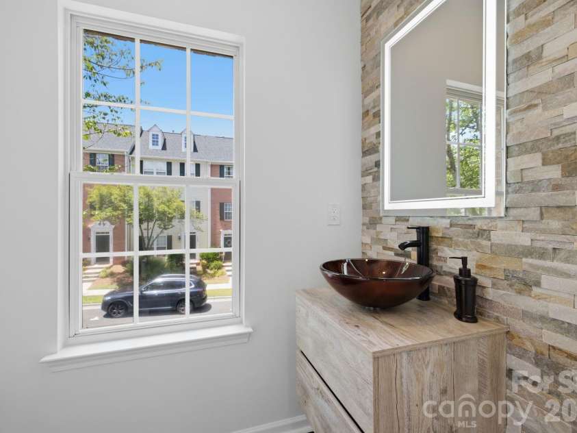 11705 Fiddlers Roof Lane, Charlotte, NC 28277.  MLS# CAR4396443, YatesRealty ID 33419. Second Floor Half Bath