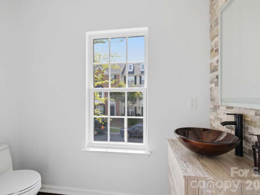 11705 Fiddlers Roof Lane, Charlotte, NC 28277.  MLS# CAR4396443, YatesRealty ID 33419. Second Floor Half Bath
