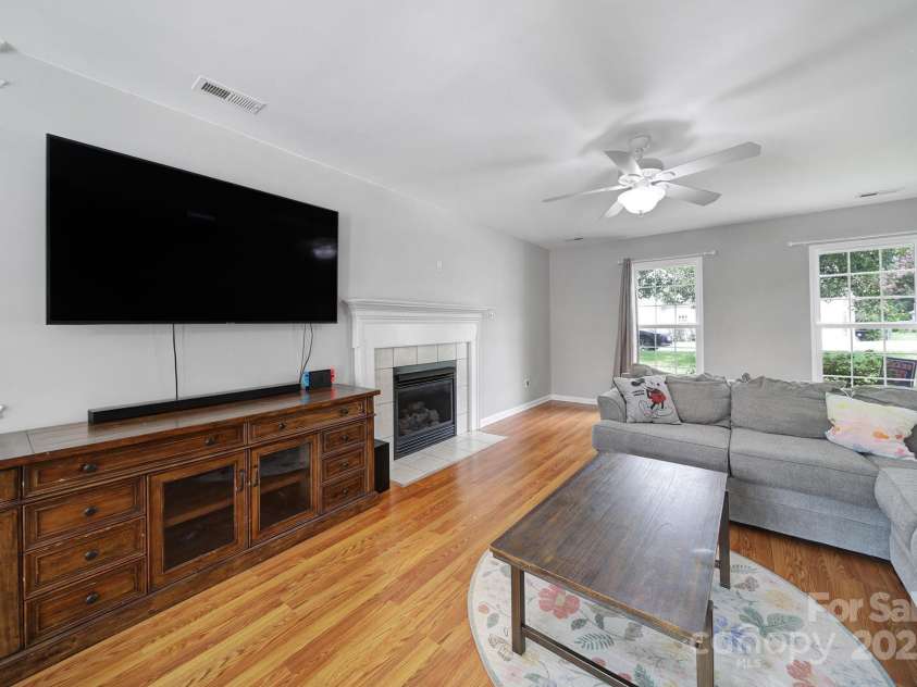 124 Kristens Court Drive, Mooresville, NC 28115.  MLS# CAR4293257, YatesRealty ID 33419. 