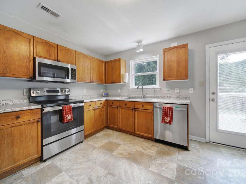 124 Kristens Court Drive, Mooresville, NC 28115.  MLS# CAR4293257, YatesRealty ID 33419. 