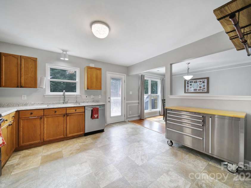 124 Kristens Court Drive, Mooresville, NC 28115.  MLS# CAR4293257, YatesRealty ID 33419. 