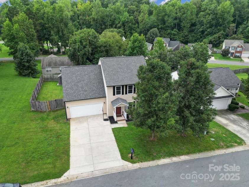 124 Kristens Court Drive, Mooresville, NC 28115.  MLS# CAR4293257, YatesRealty ID 33419. 