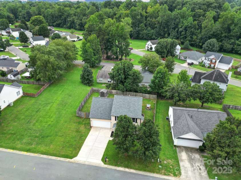 124 Kristens Court Drive, Mooresville, NC 28115.  MLS# CAR4293257, YatesRealty ID 33419. 