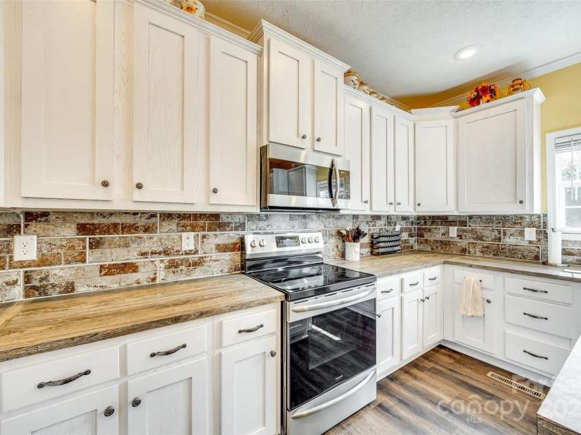 1370 Martin Road, Hickory Grove, SC 29717.  MLS# CAR4237127, YatesRealty ID 3342. 