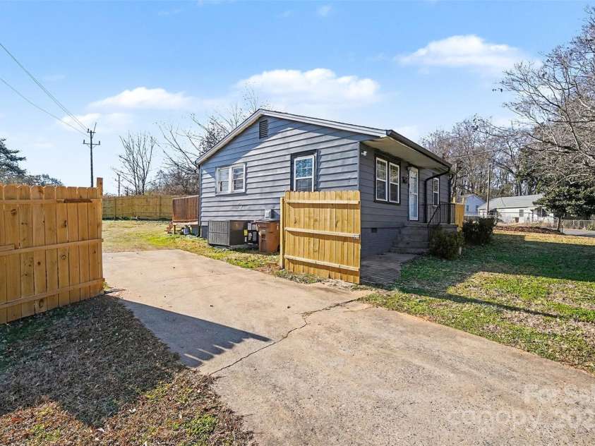 419 Circle Drive, Shelby, NC 28150.  MLS# CAR4330810, YatesRealty ID 3342. 