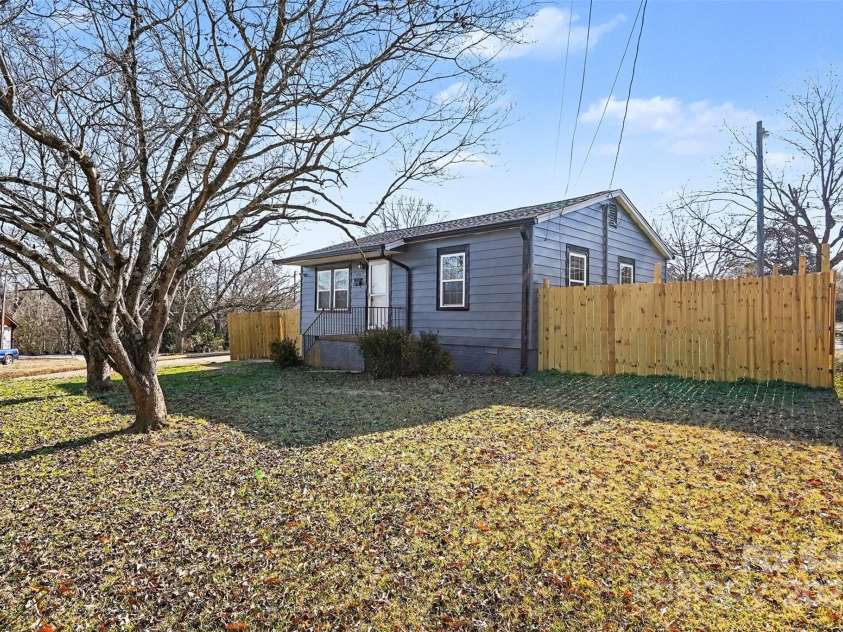 419 Circle Drive, Shelby, NC 28150.  MLS# CAR4330810, YatesRealty ID 3342. 