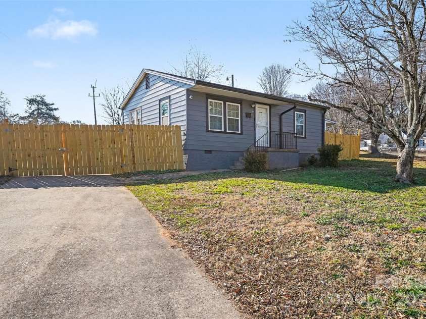 419 Circle Drive, Shelby, NC 28150.  MLS# CAR4330810, YatesRealty ID 3342. 