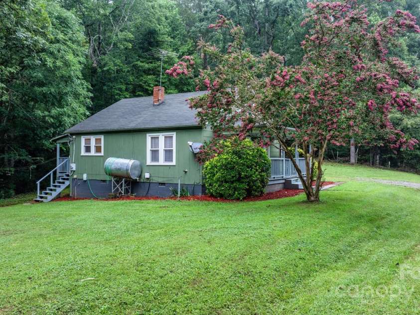 1277 Brush Mountain Road, Lenoir, NC 28645.  MLS# CAR4290789, YatesRealty ID 33420. 