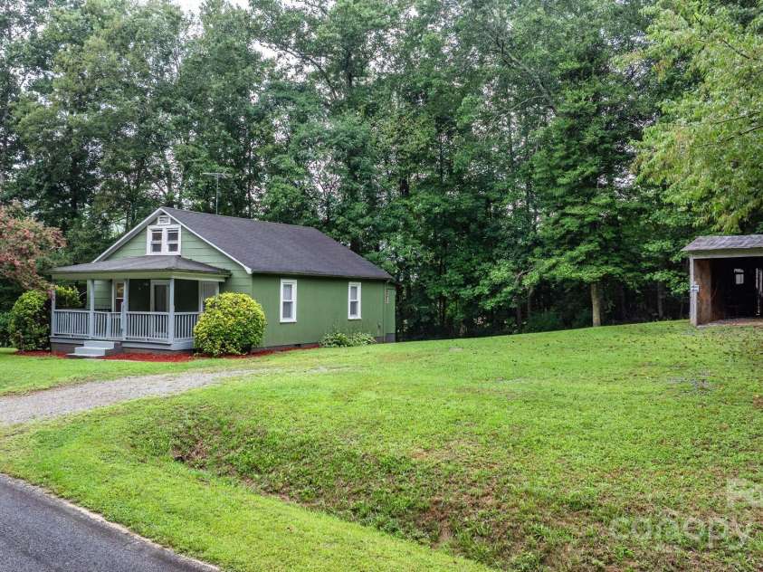 1277 Brush Mountain Road, Lenoir, NC 28645.  MLS# CAR4290789, YatesRealty ID 33420. 