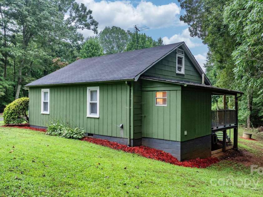 1277 Brush Mountain Road, Lenoir, NC 28645.  MLS# CAR4290789, YatesRealty ID 33420. 