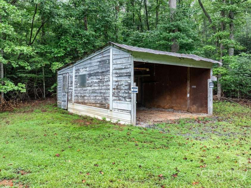 1277 Brush Mountain Road, Lenoir, NC 28645.  MLS# CAR4290789, YatesRealty ID 33420. 