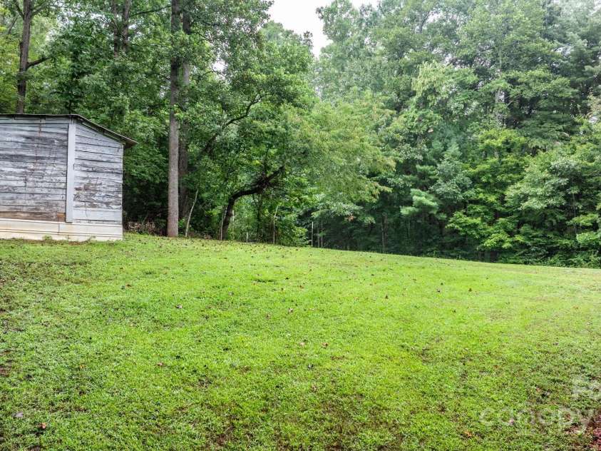 1277 Brush Mountain Road, Lenoir, NC 28645.  MLS# CAR4290789, YatesRealty ID 33420. 