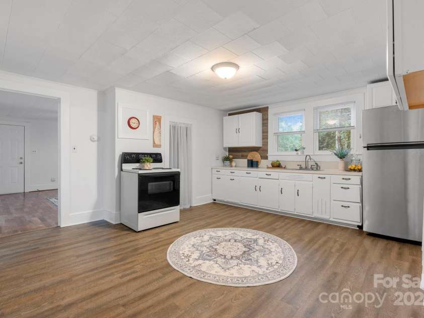 1277 Brush Mountain Road, Lenoir, NC 28645.  MLS# CAR4290789, YatesRealty ID 33420. 