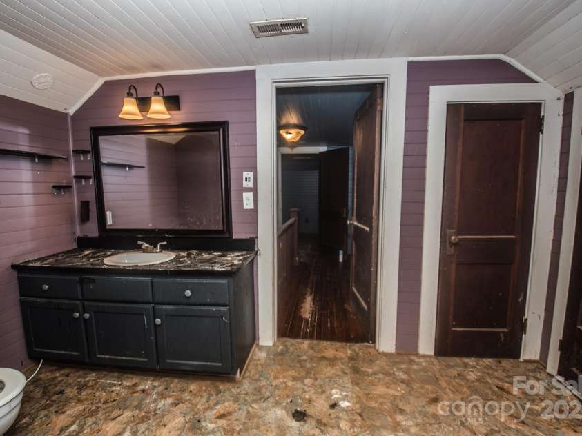 411 Jackson Street, Albemarle, NC 28001.  MLS# CAR4291947, YatesRealty ID 33421. Bathroom #2