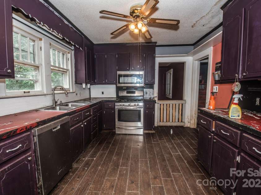 411 Jackson Street, Albemarle, NC 28001.  MLS# CAR4291947, YatesRealty ID 33421. Kitchen