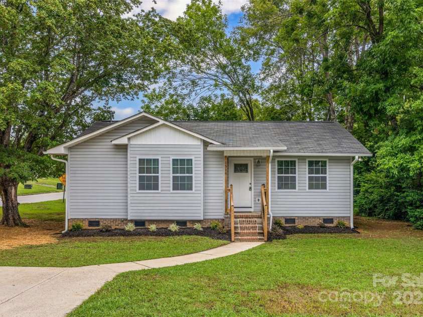 1516 Ellen Avenue, Rock Hill, SC 29732.  MLS# CAR4285109, YatesRealty ID 33423. 