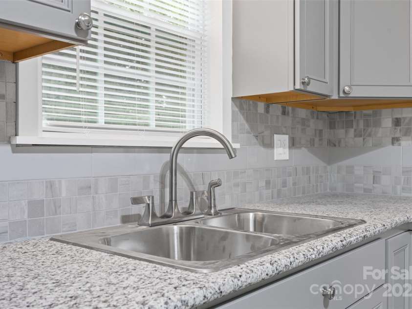 1516 Ellen Avenue, Rock Hill, SC 29732.  MLS# CAR4285109, YatesRealty ID 33423. 