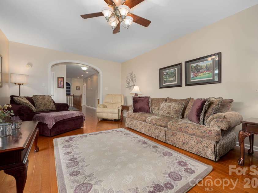 1697 Windswept Ridge, Marshall, NC 28753.  MLS# CAR4395499, YatesRealty ID 33423. 