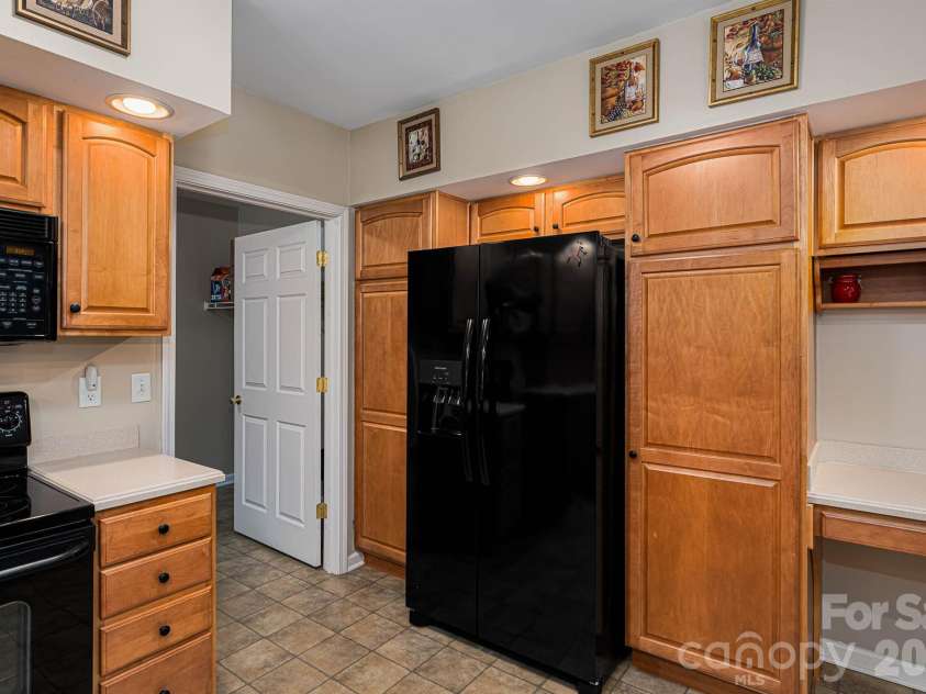 1697 Windswept Ridge, Marshall, NC 28753.  MLS# CAR4395499, YatesRealty ID 33423. 