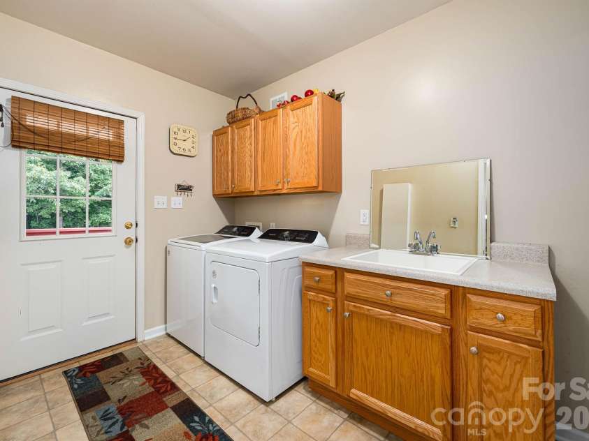 1697 Windswept Ridge, Marshall, NC 28753.  MLS# CAR4395499, YatesRealty ID 33423. 