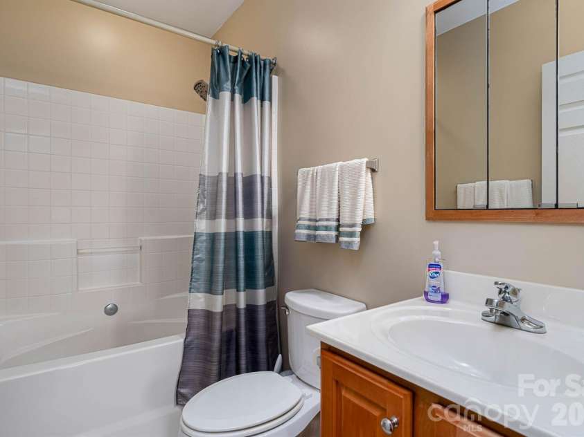 1697 Windswept Ridge, Marshall, NC 28753.  MLS# CAR4395499, YatesRealty ID 33423. 