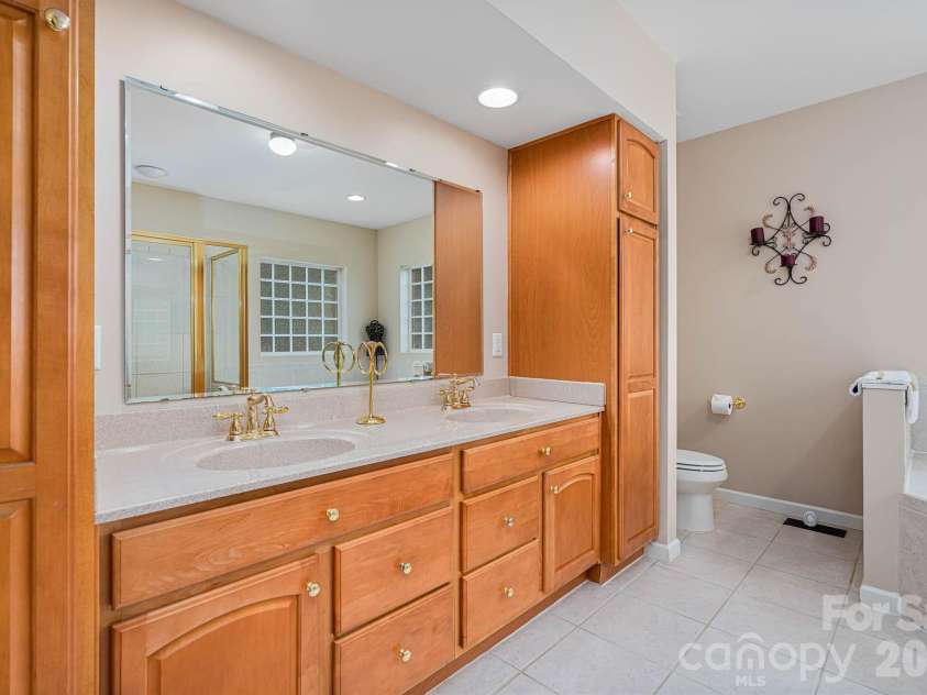 1697 Windswept Ridge, Marshall, NC 28753.  MLS# CAR4395499, YatesRealty ID 33423. 
