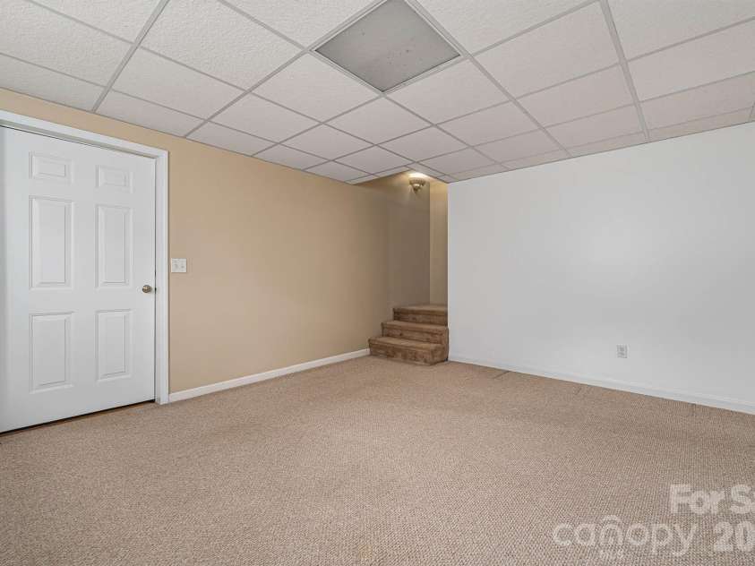 1697 Windswept Ridge, Marshall, NC 28753.  MLS# CAR4395499, YatesRealty ID 33423. 
