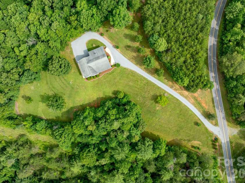 1697 Windswept Ridge, Marshall, NC 28753.  MLS# CAR4395499, YatesRealty ID 33423. 