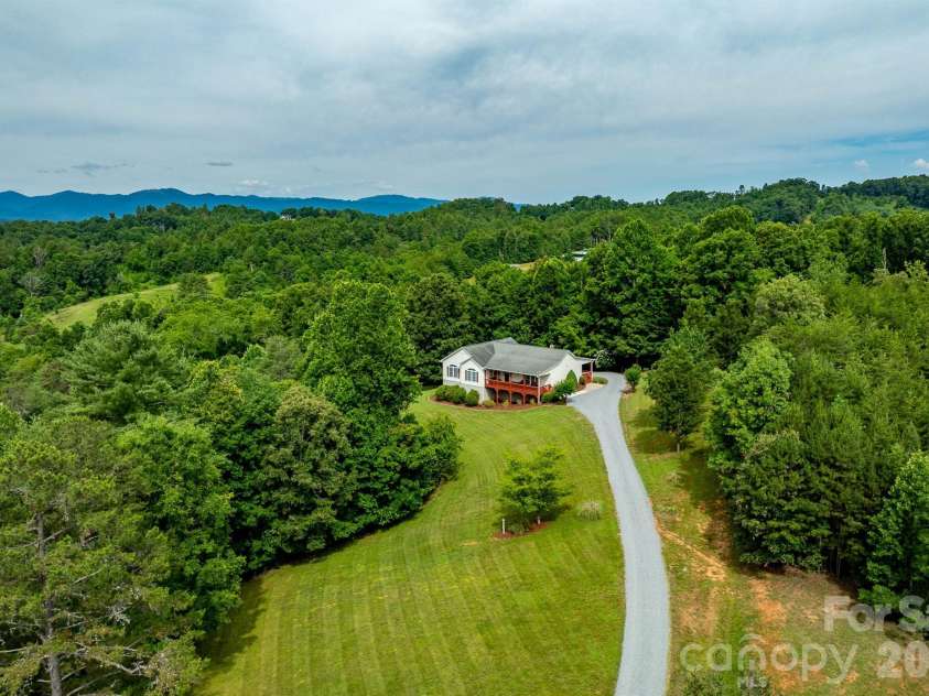 1697 Windswept Ridge, Marshall, NC 28753.  MLS# CAR4395499, YatesRealty ID 33423. 