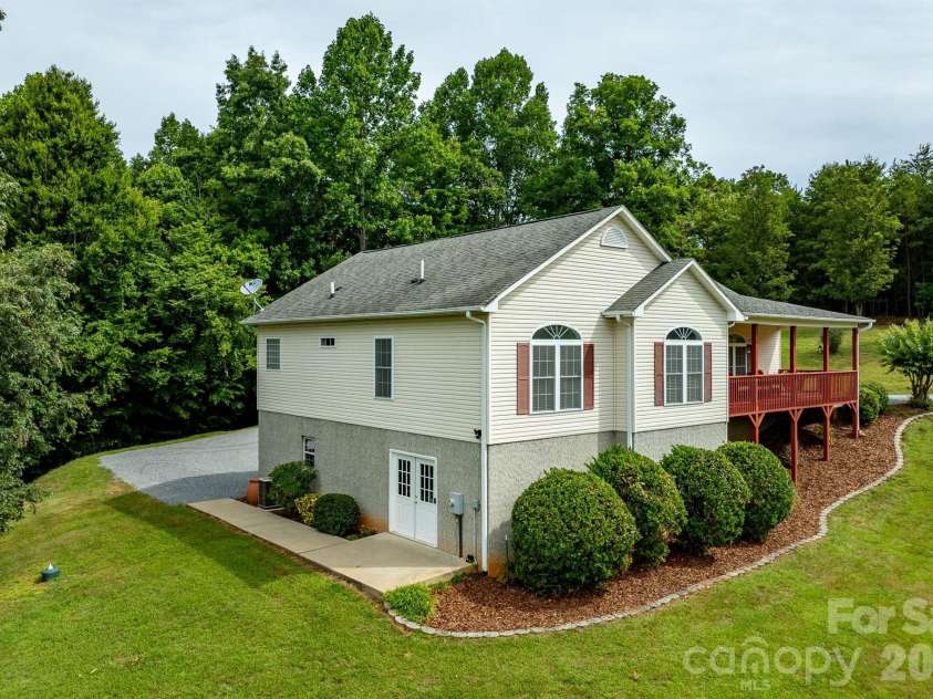 1697 Windswept Ridge, Marshall, NC 28753.  MLS# CAR4395499, YatesRealty ID 33423. 