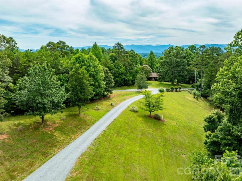 1697 Windswept Ridge, Marshall, NC 28753.  MLS# CAR4395499, YatesRealty ID 33423. 