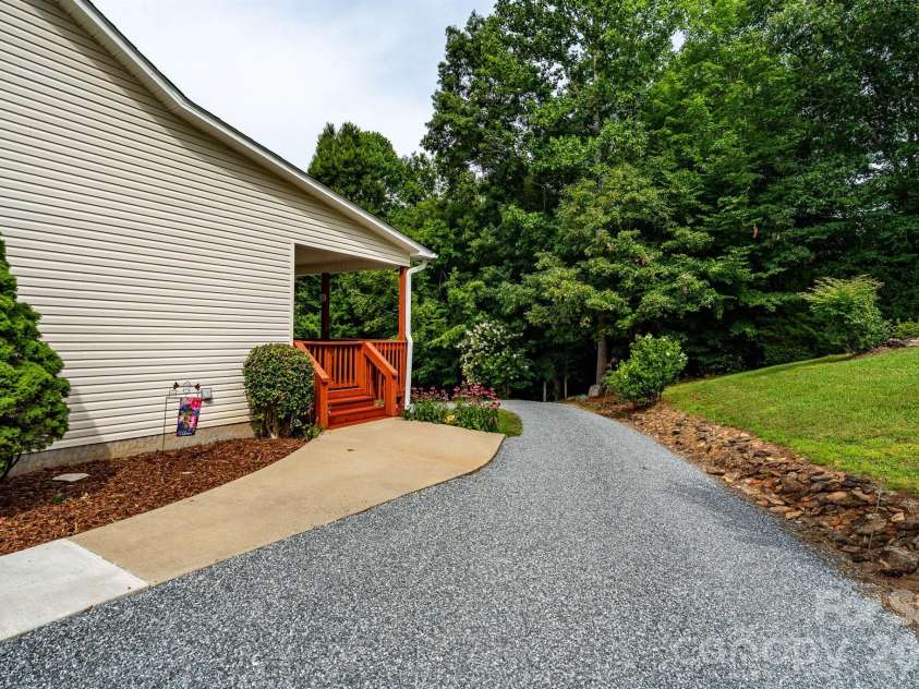 1697 Windswept Ridge, Marshall, NC 28753.  MLS# CAR4395499, YatesRealty ID 33423. 