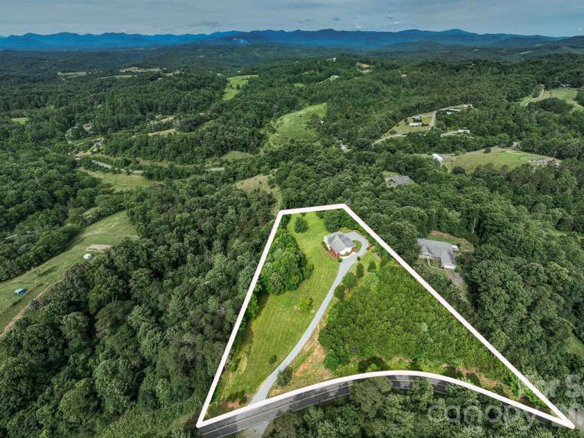 1697 Windswept Ridge, Marshall, NC 28753.  MLS# CAR4395499, YatesRealty ID 33423. 