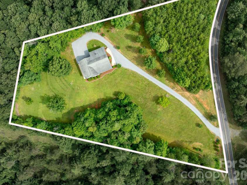 1697 Windswept Ridge, Marshall, NC 28753.  MLS# CAR4395499, YatesRealty ID 33423. 