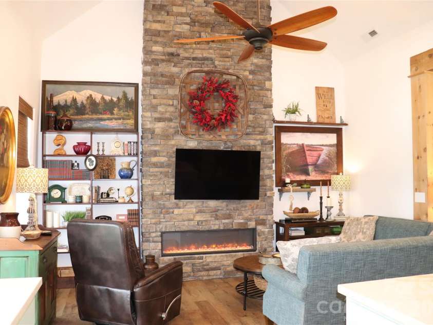 119 Hill Street, Granite Falls, NC 28630.  MLS# CAR4394620, YatesRealty ID 33424. 