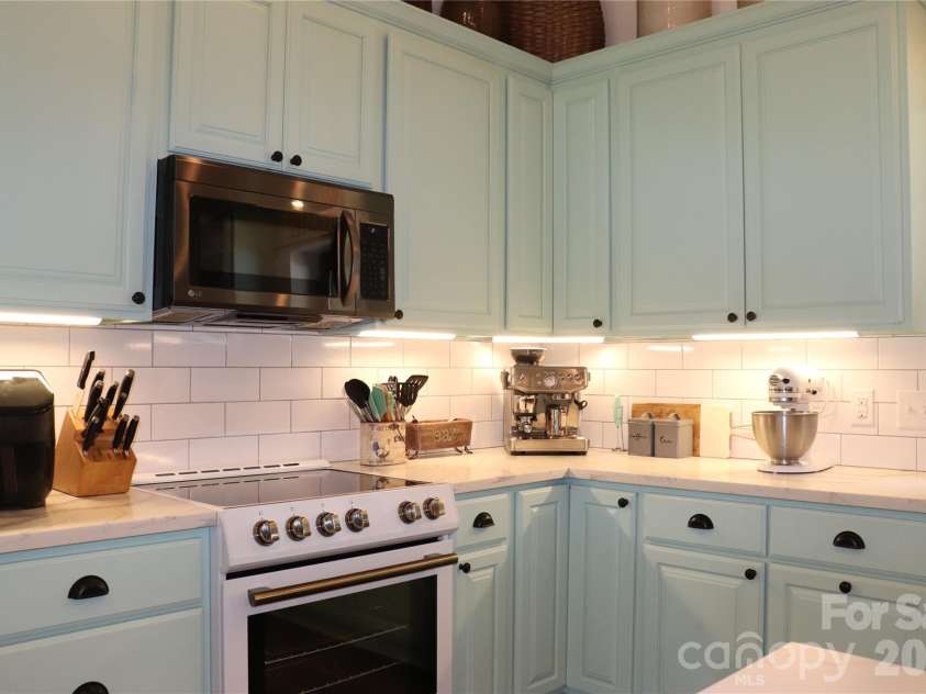 119 Hill Street, Granite Falls, NC 28630.  MLS# CAR4394620, YatesRealty ID 33424. 