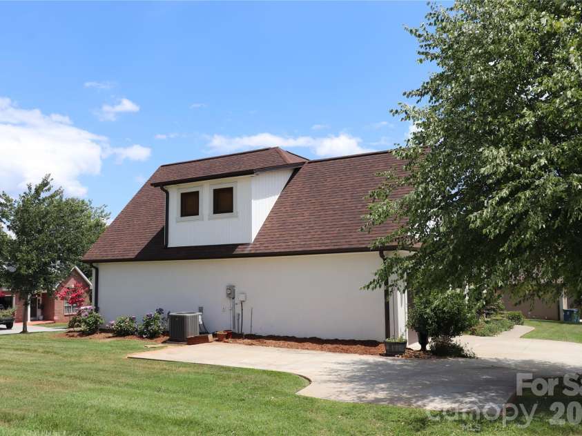 119 Hill Street, Granite Falls, NC 28630.  MLS# CAR4394620, YatesRealty ID 33424. 