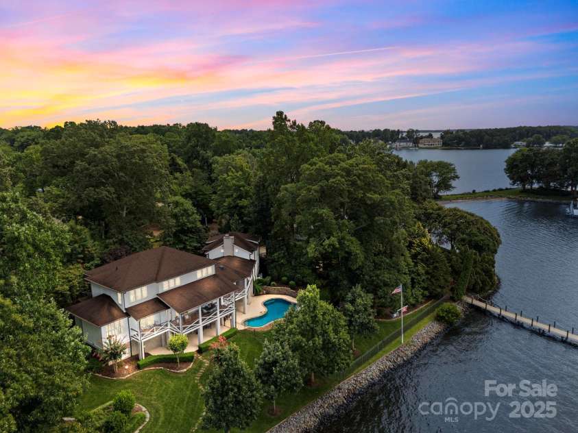 19029 Brigadoon Place, Cornelius, NC 28031.  MLS# CAR4291126, YatesRealty ID 33424. 