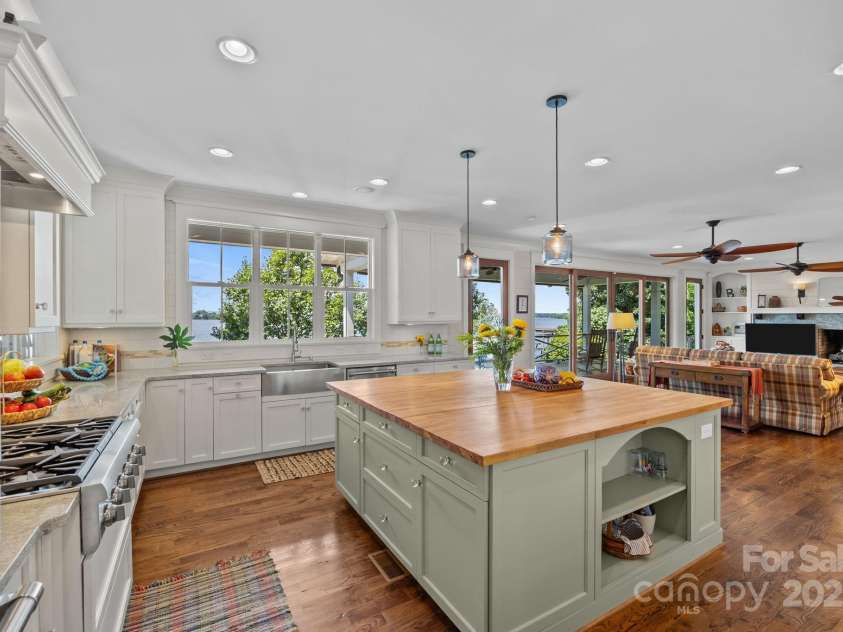 19029 Brigadoon Place, Cornelius, NC 28031.  MLS# CAR4291126, YatesRealty ID 33424. 