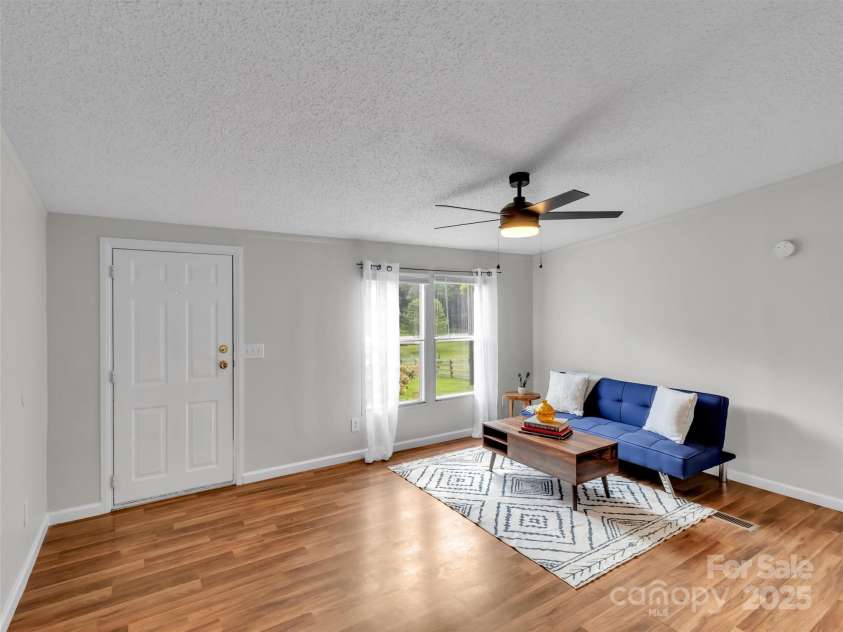 21 Crooked Trail, Canton, NC 28716.  MLS# CAR4293941, YatesRealty ID 33425. 