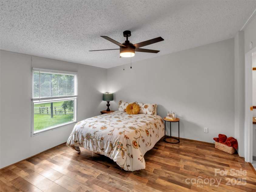 21 Crooked Trail, Canton, NC 28716.  MLS# CAR4293941, YatesRealty ID 33425. 