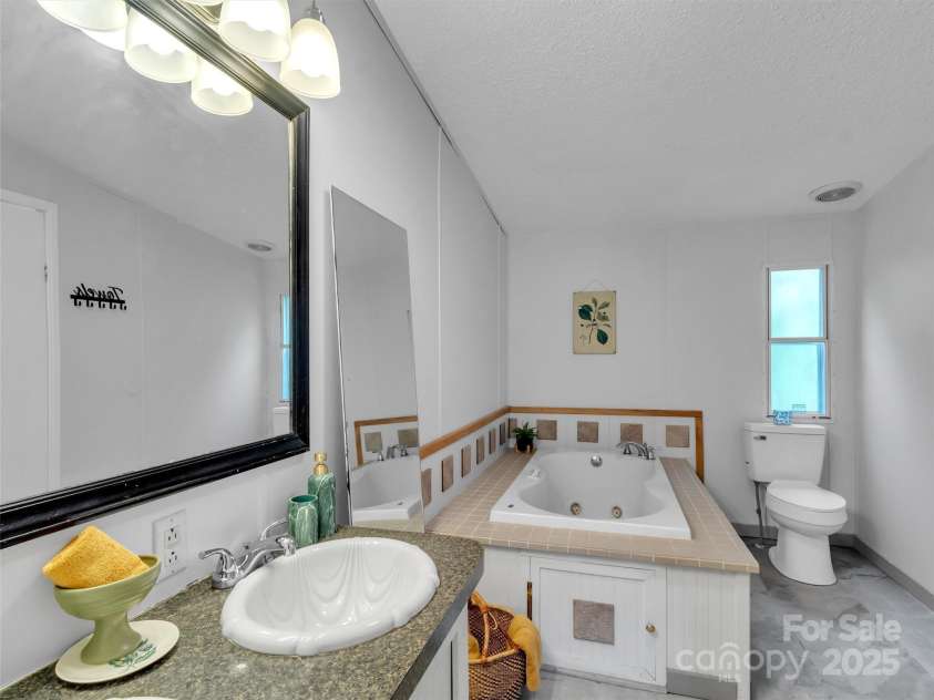 21 Crooked Trail, Canton, NC 28716.  MLS# CAR4293941, YatesRealty ID 33425. 