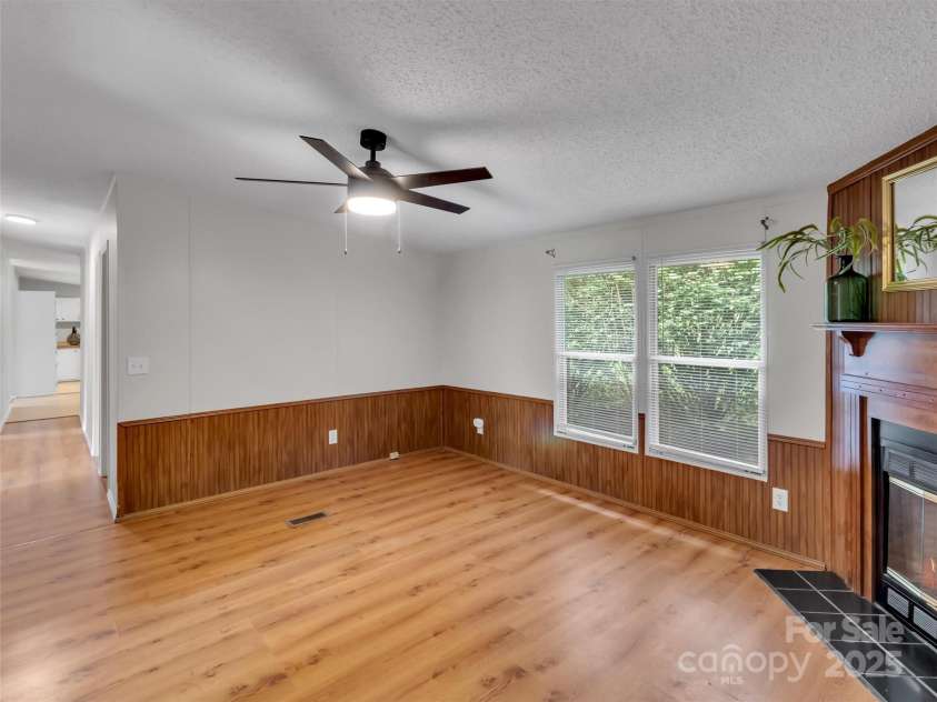 21 Crooked Trail, Canton, NC 28716.  MLS# CAR4293941, YatesRealty ID 33425. 