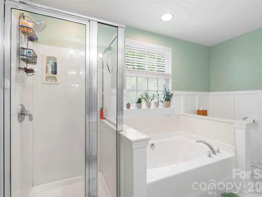 6005 Boathouse Lane, Cramerton, NC 28032.  MLS# CAR4396321, YatesRealty ID 33426. 