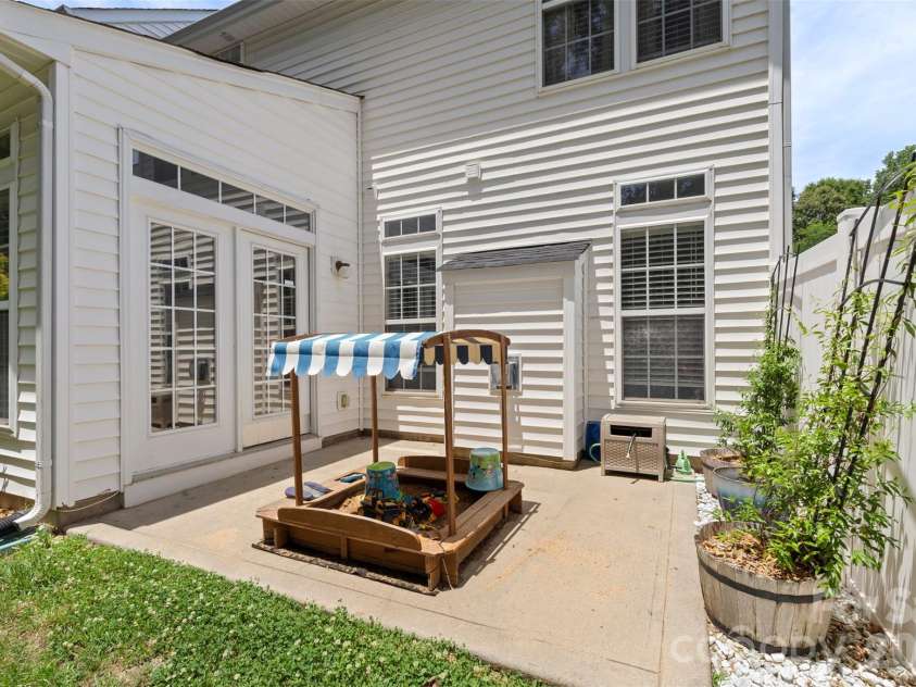 6005 Boathouse Lane, Cramerton, NC 28032.  MLS# CAR4396321, YatesRealty ID 33426. 